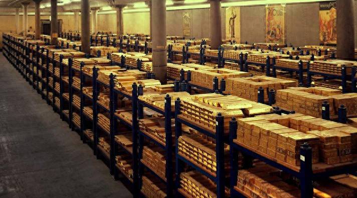 中国闷声干大事，打造全球黄金托管中心，美元霸权的又一根基被刨