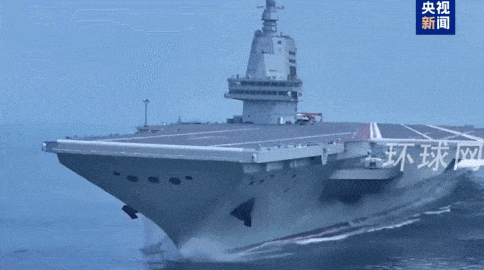 双层软卧变三层硬卧！福建舰宿舍首次公开，咋比辽宁山东舰还挤？