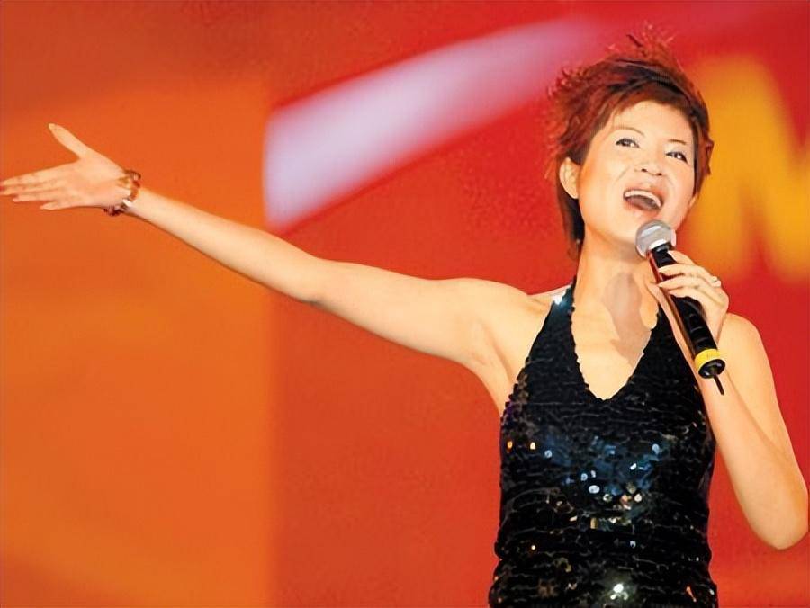 歌手杭天琪：我这辈子最正确的决定，就是43岁高龄给小丈夫生儿子