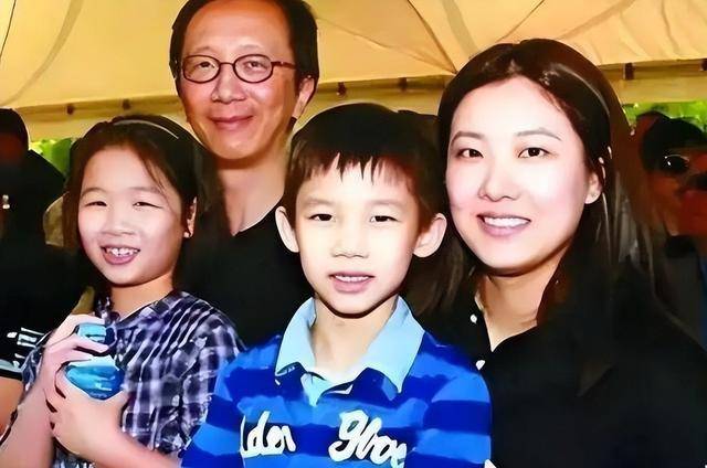 恩爱23年架不住残酷现实!73岁梁锦松衰老明显,47岁伏明霞仍艳丽如花