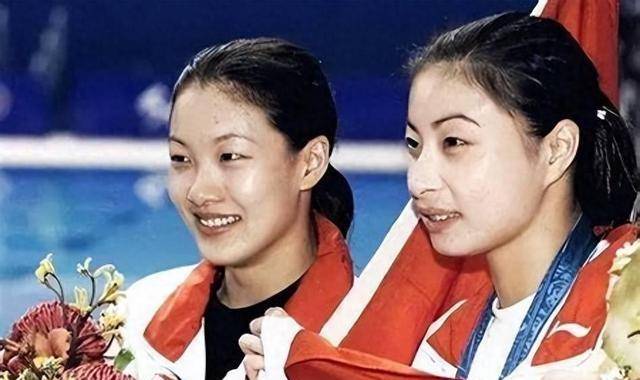 恩爱23年架不住残酷现实!73岁梁锦松衰老明显,47岁伏明霞仍艳丽如花