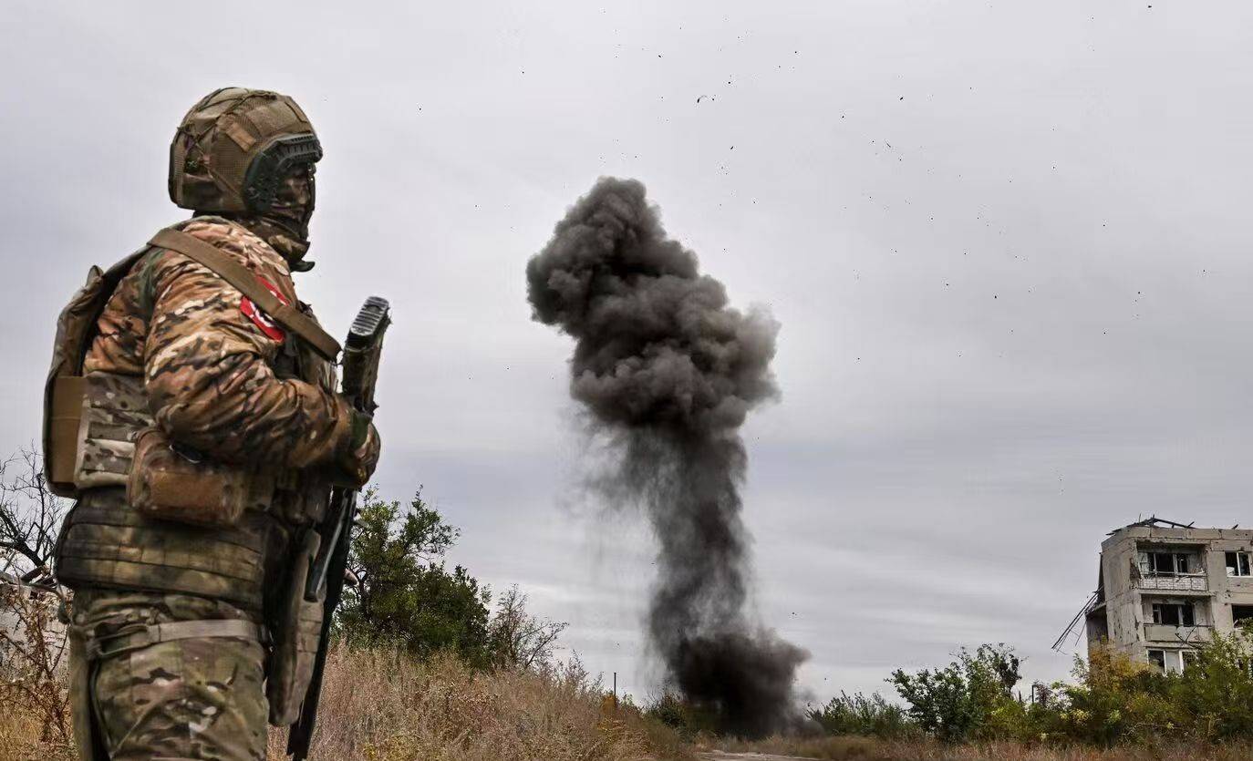 炸穿美英秘密掩体!告急!俄军9个预备旅全出动,强攻41公里正面