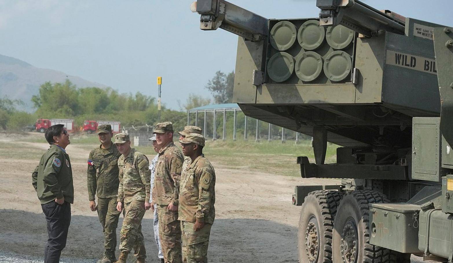 中方刚出钱援助菲,菲军方又在搞“小动作”,30国已经联手,南海风雨欲来!