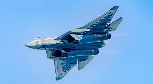 苏57终于展示弹仓,和歼20有了代差