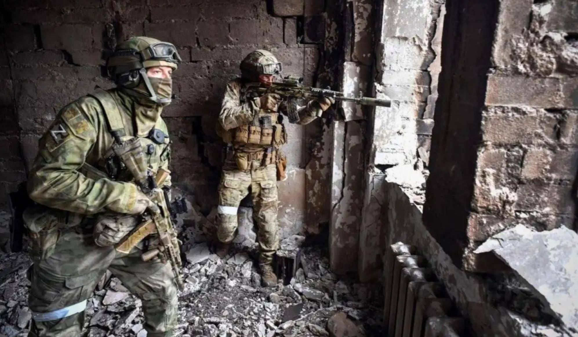 乌军死守红军城政府大楼,四面受敌毫不畏惧,要与红军城共存亡