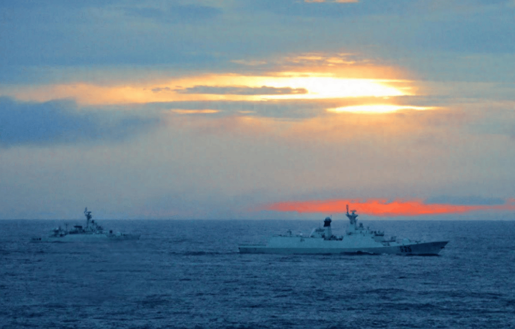 解放军黄海三天实弹演习,外资开始撤离日本,高市早苗派人低调访华,想紧急“灭火”? 解放军黄海三天实弹演习,外资开始撤离日本,高市早苗派人低调访华,想紧急“灭火”?