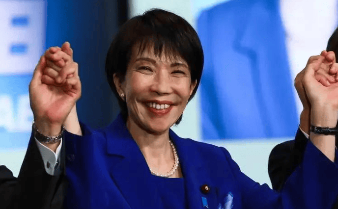 中方三路夹击,舰船开进钓鱼岛,高市早苗被催促下台,卸任近1个月后,石破茂罕见公开发声