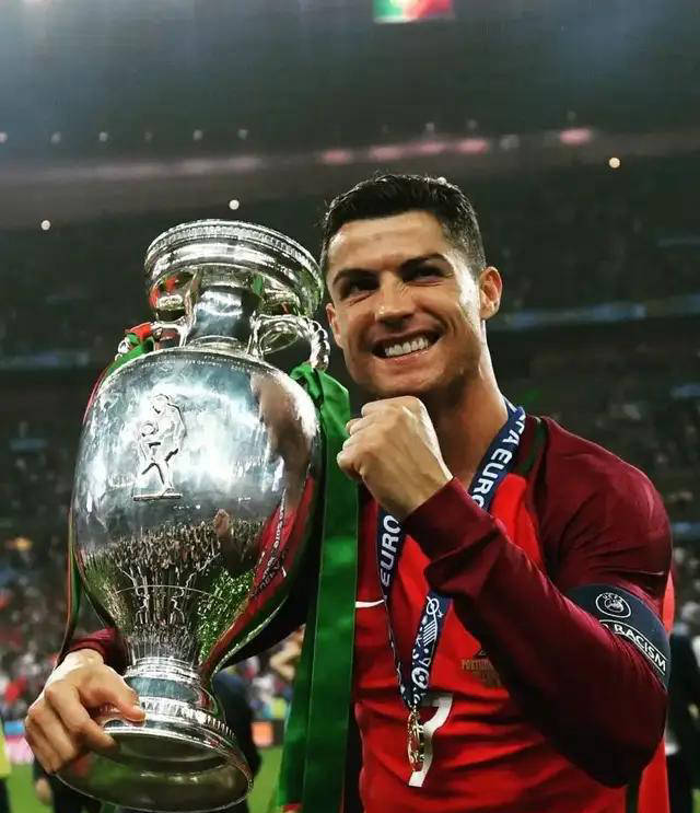 足球直播-NBA直播_英超_世界杯体育【超清在线观看】从无冠到三冠：C罗引领葡萄牙六进世界杯的辉煌历程