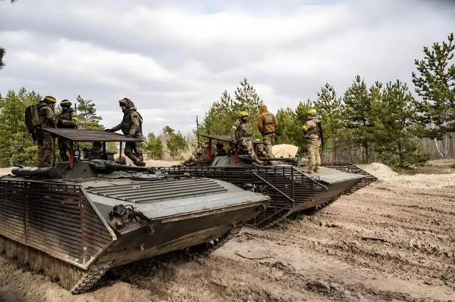 俄机械化部队冲锋,进攻乌克兰第七州,俄方谈判放出的狠话应验了