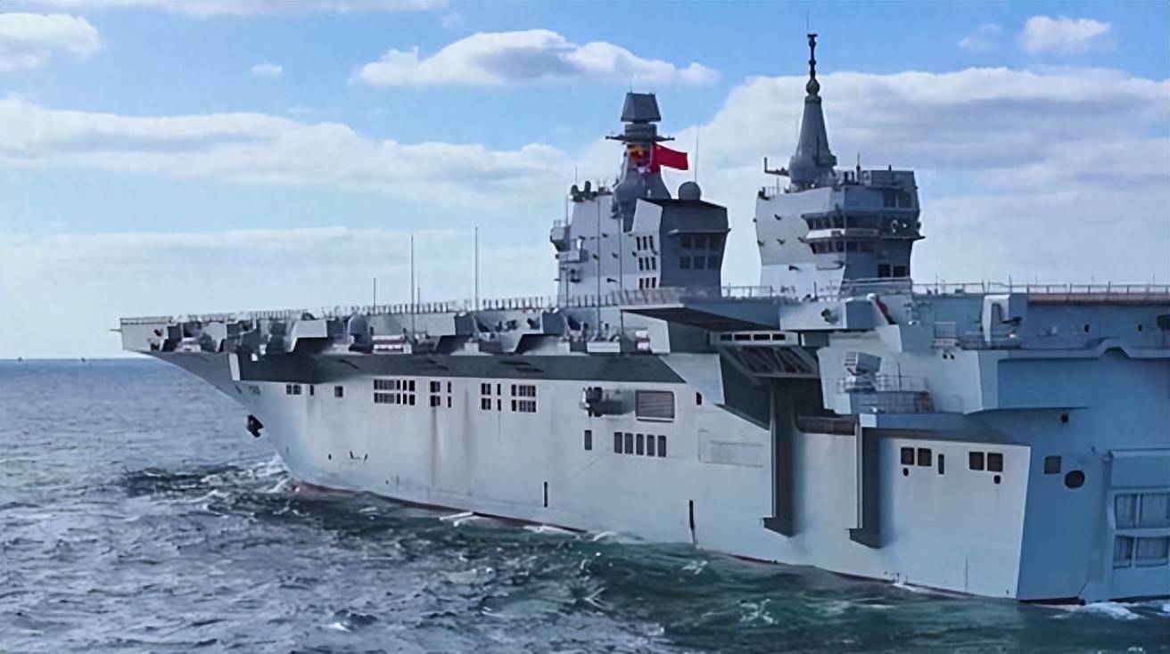 美国海军“一把手”访问日本,放话必须密切追踪四川舰,该舰战力强大!施压日增防卫费