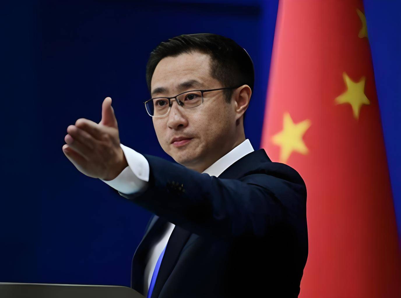 从纸面到海面！中国终于出重手，对日本打出一套文武兼具的组合拳