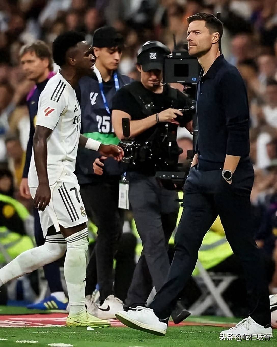 若维尼修斯铁定要走若曼联能回到欧冠其实这俩倒还真可以试试英超联赛免费高清直播+实时赛程+积分预测（2025赛季全覆盖）