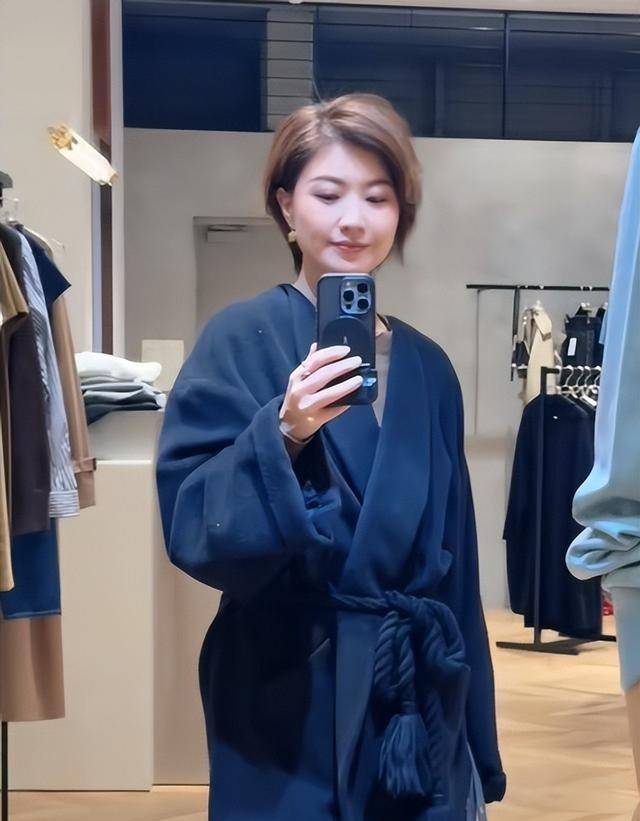 前央视美女主持人现状:带娃定居日本,已融入当地,大赞比国内好