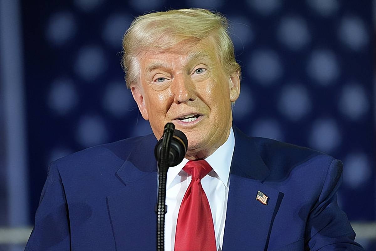 F35战机挂核弹起飞，特朗普喊话中俄坐上谈判桌，俄罗斯亮明态度