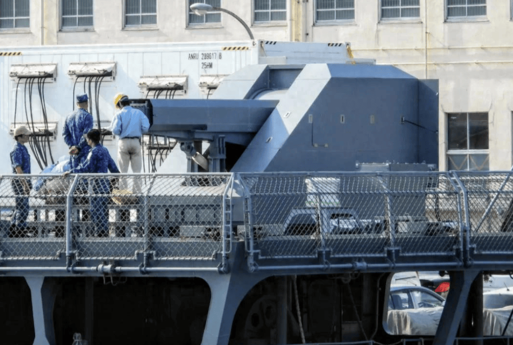 中方不见高市早苗后,日本自卫队突然亮出电磁炮!解放军动作很快:枪已上膛剑已出鞘