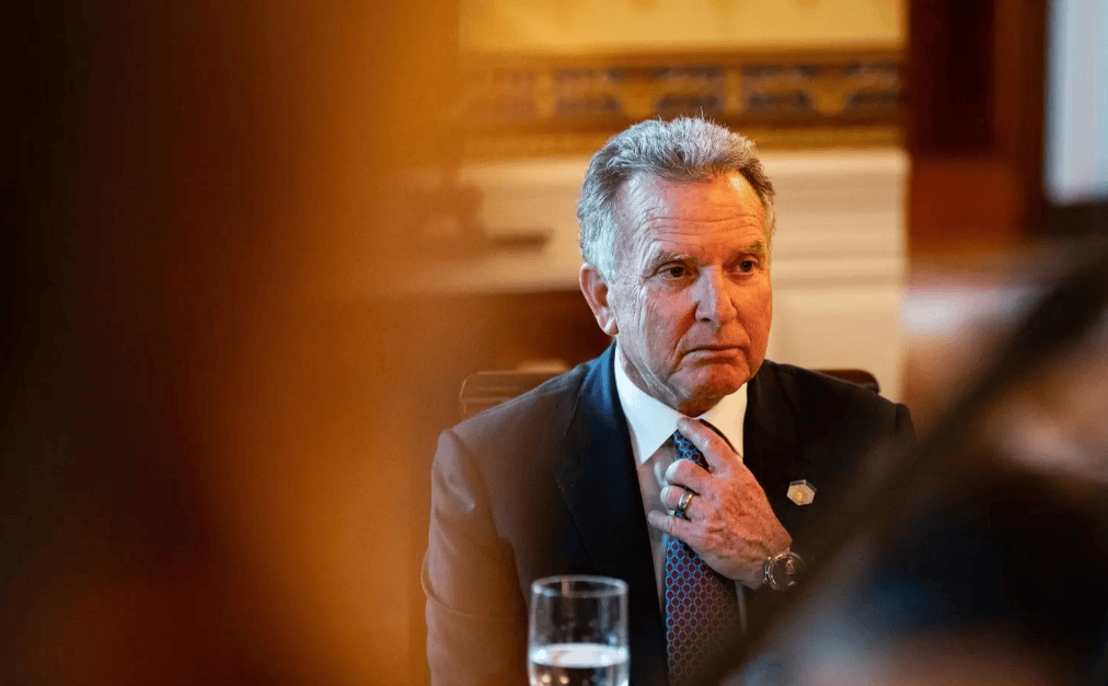 泽连斯基发觉不妙，美俄秘密讨论停火方案，莫斯科对结果十分满意