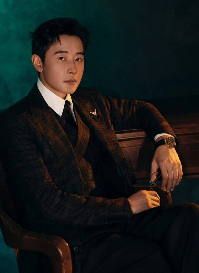 罗晋将在八宝山送别父亲，知情人爆料罗父在老家是领导，罗晋为孝停工一年