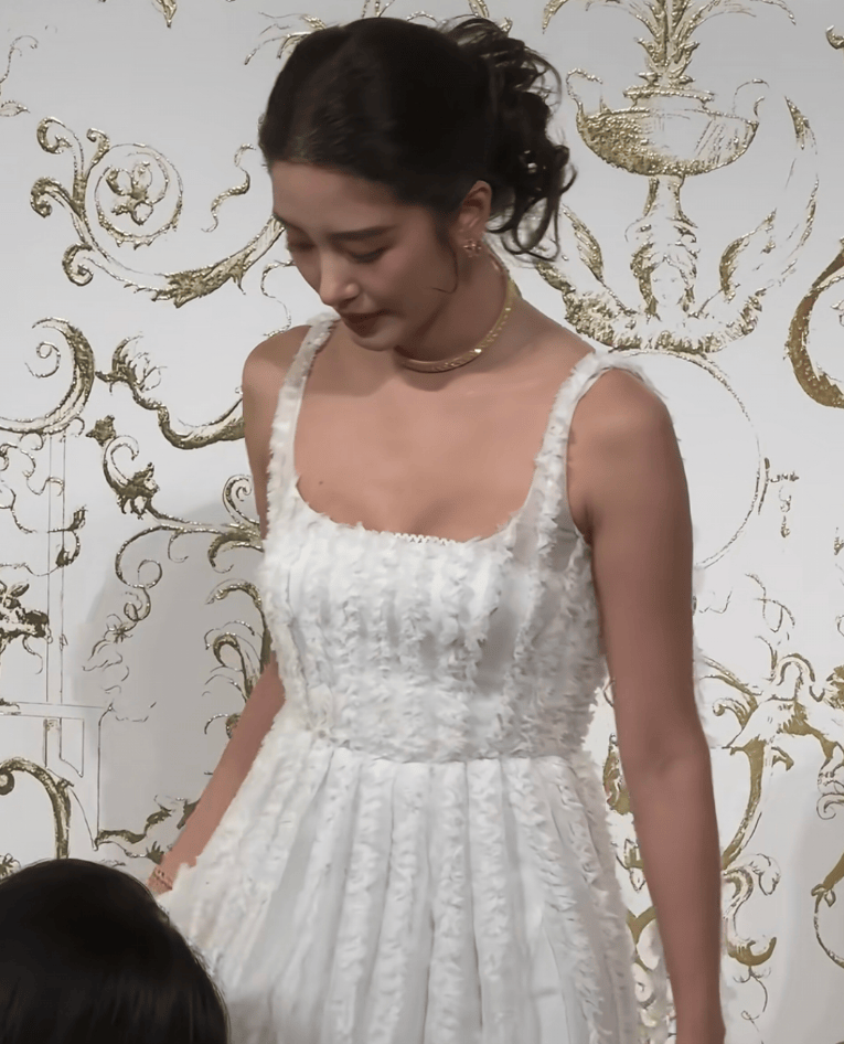 杨采钰被质疑缺钱了，最新活动一脸憔悴，嫁豪门生娃还要频繁站台