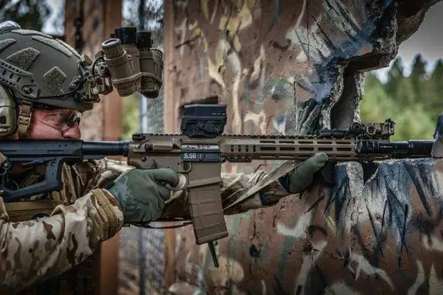 到底想要啥枪?刚淘汰HK416,美国海豹六队又要换新枪?