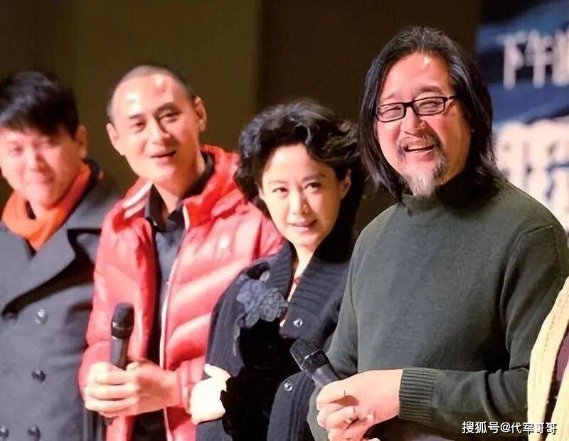 她嫁大13岁名导被捧红,丈夫不幸病逝,如今56岁单身无儿无女