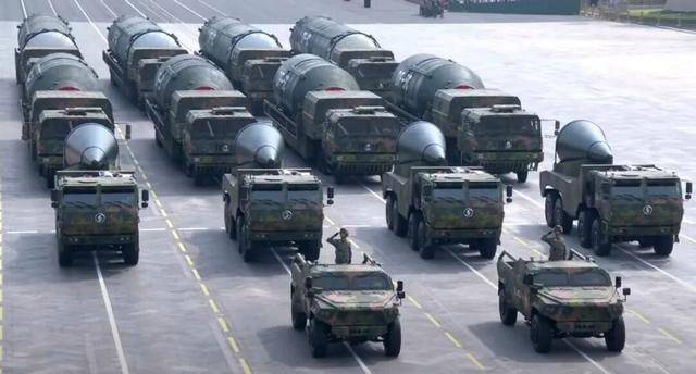 火箭军进入战备状态,日本高官放话:中国不准用导弹