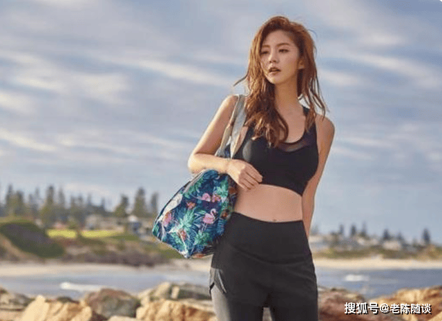 中国·必威海南美女因晨跑照“走红”身材紧致吸睛网友：太漂亮了