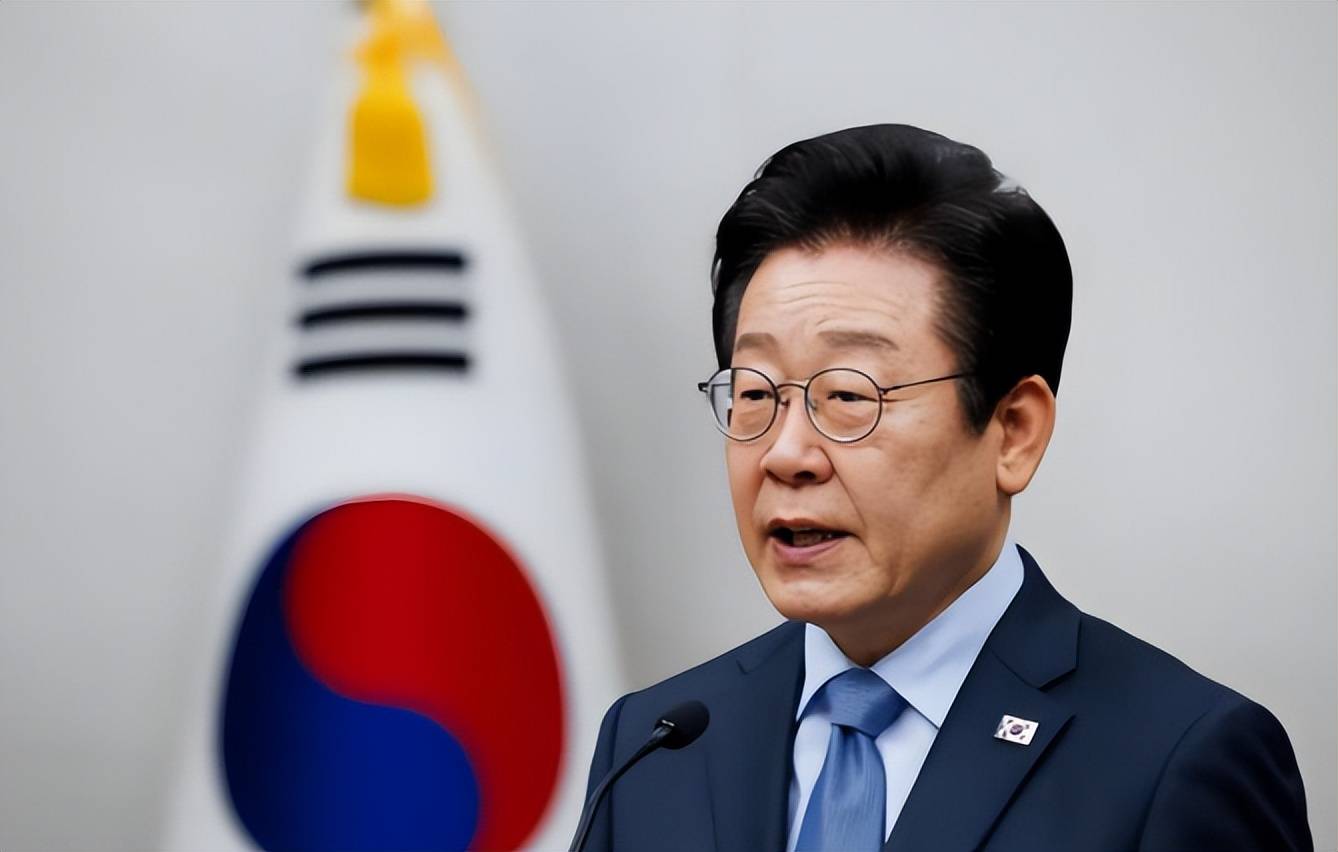 剑指日本导弹部署？李在明还没踏上访华飞机，解放军突然划下落弹区，军演位置很特殊