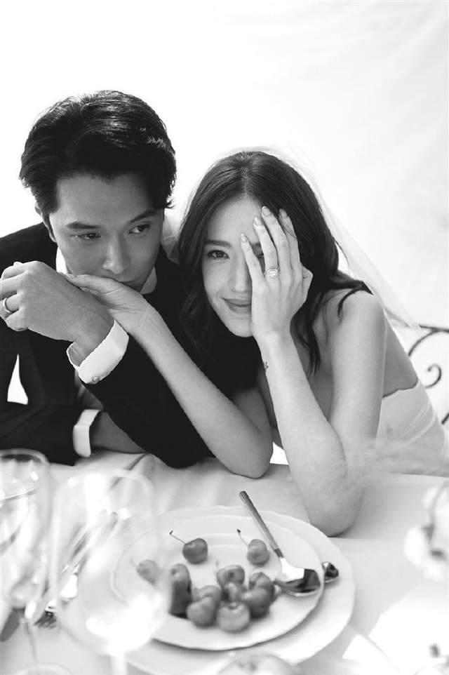 邱泽许玮甯婚礼现场曝光!嘉宾超430人,婚戒细节全曝光好有意义