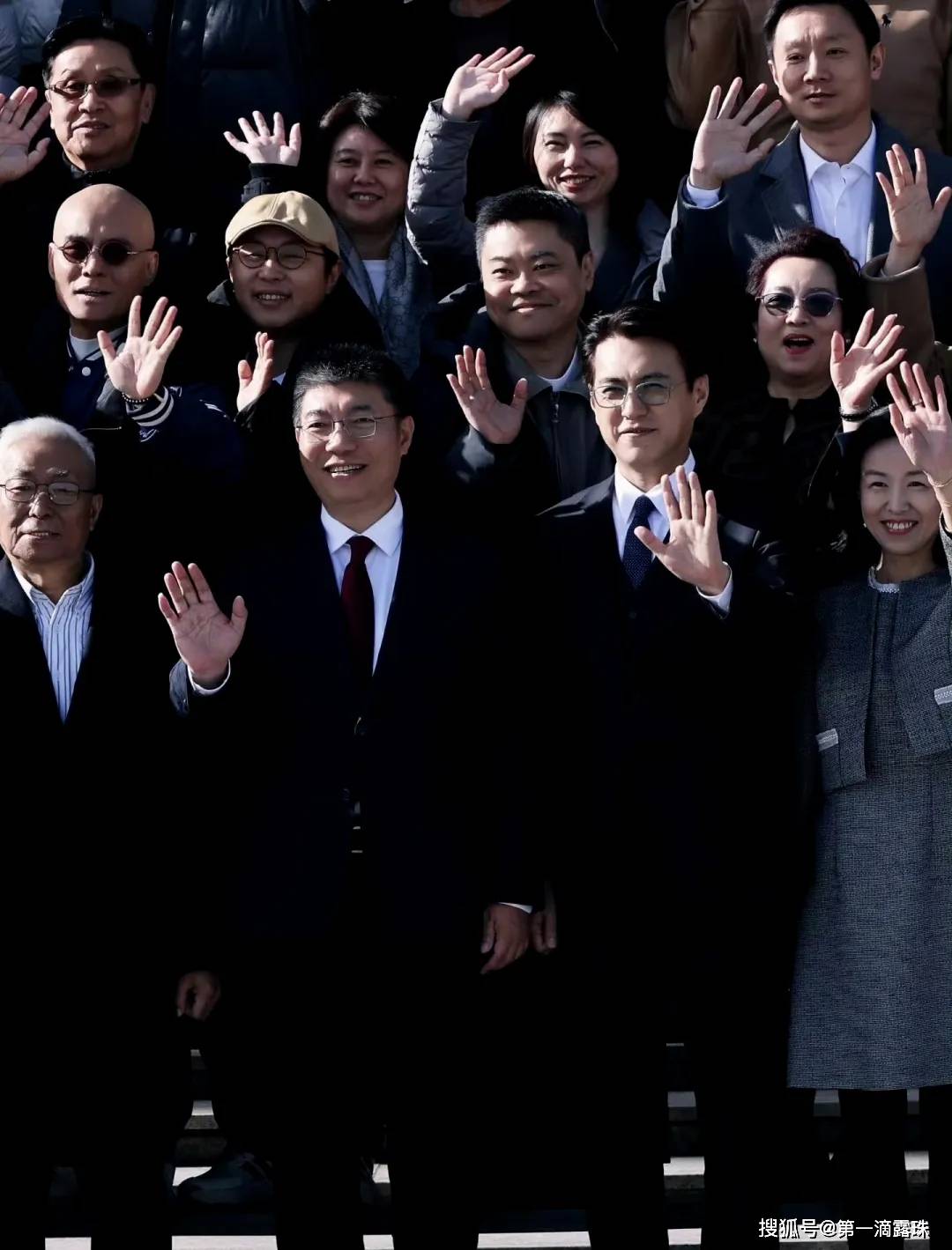 中戏75周年校庆：佟丽娅表白母校，靳东妥妥C位，易烊千玺补办毕业典礼