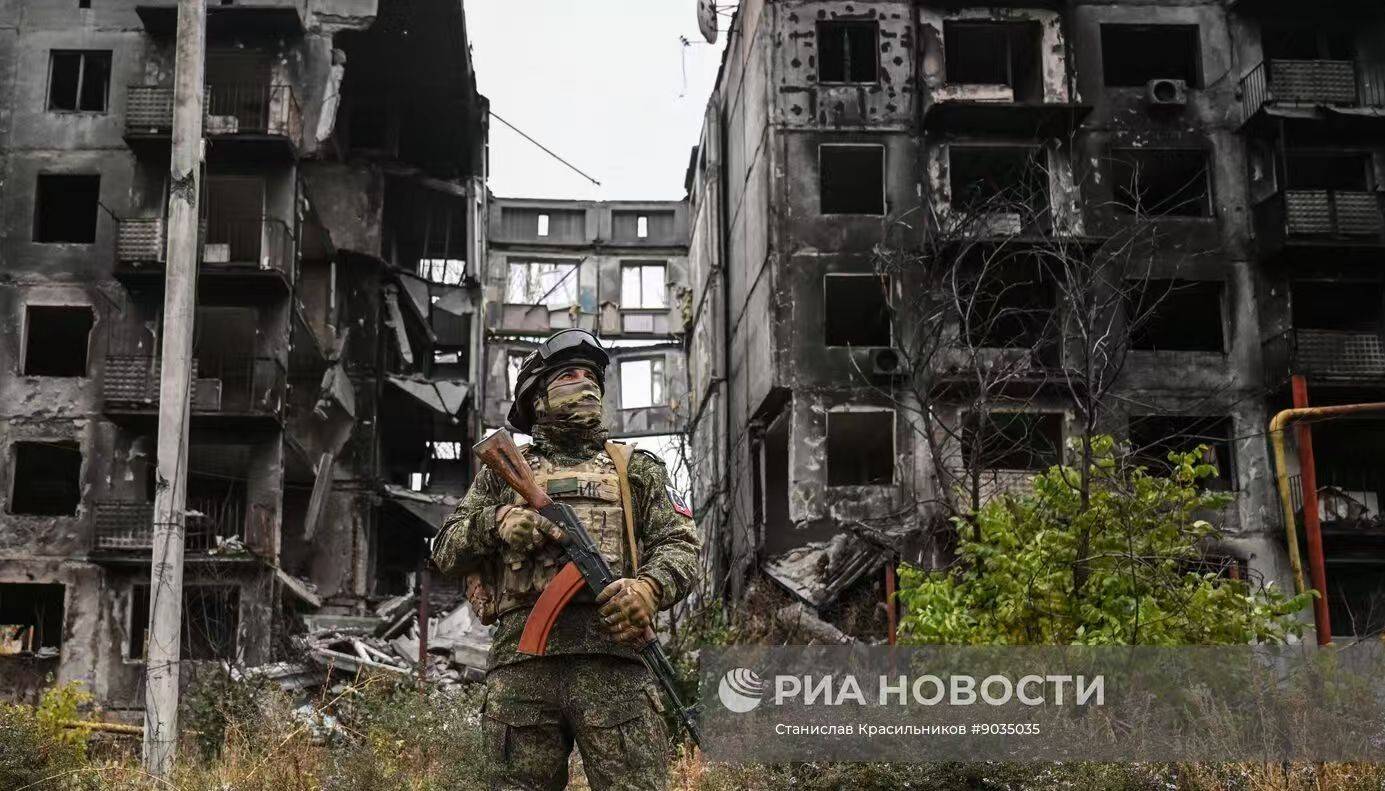 俄方狠话兑现，5000公斤航弹炸碎防核指挥所：乌军大鱼遭一网打尽