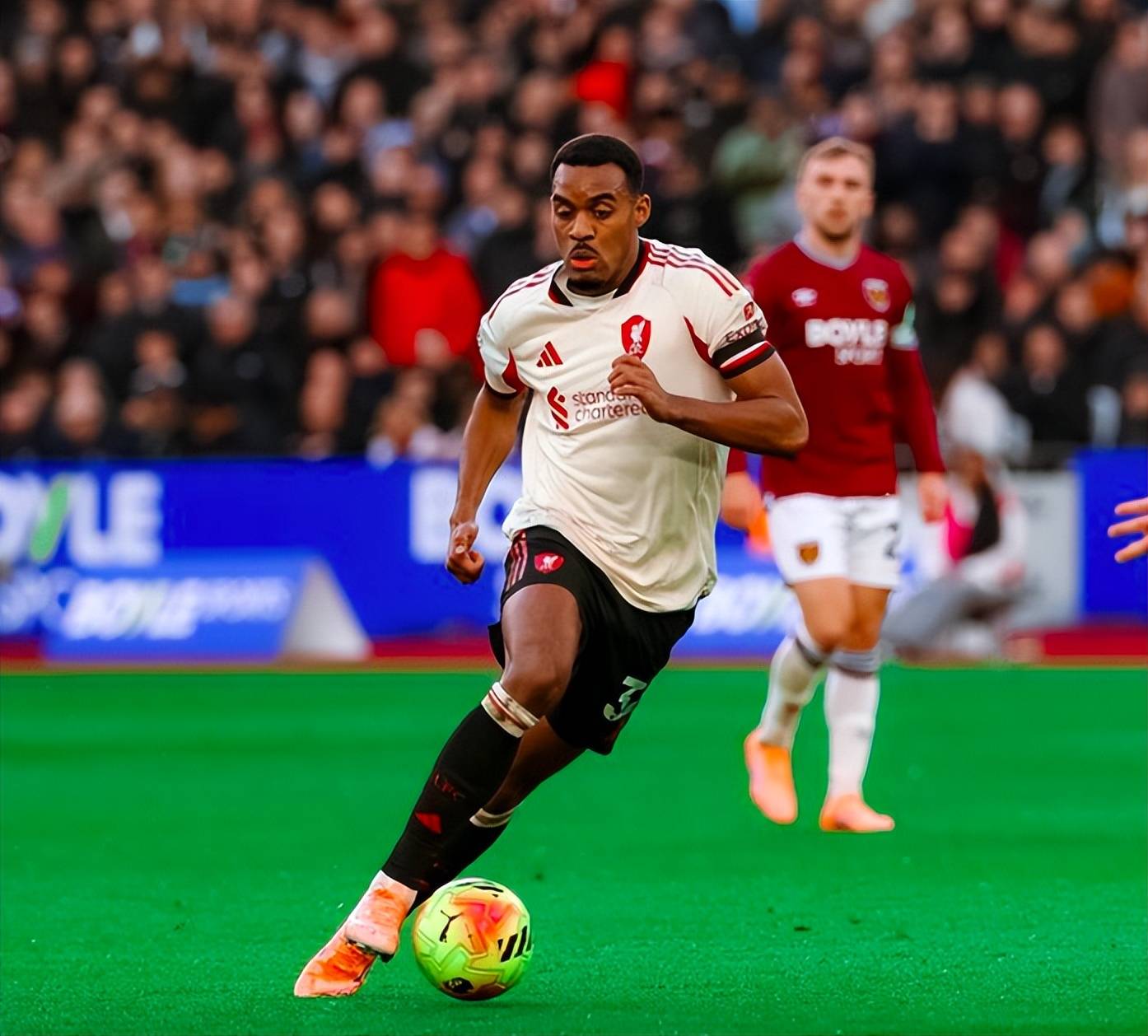 “止住3连败！利英格兰足球超级联赛物浦2-