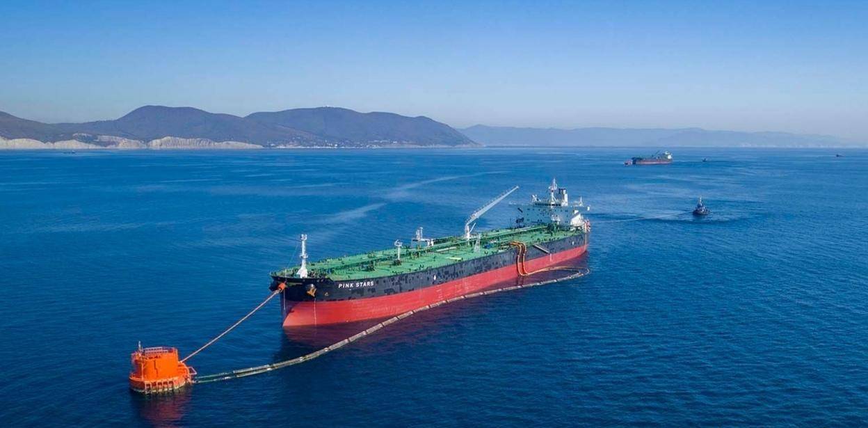 乌克兰得意忘形，黑海三声巨响，自爆艇突袭得手，炸掉美国资产？