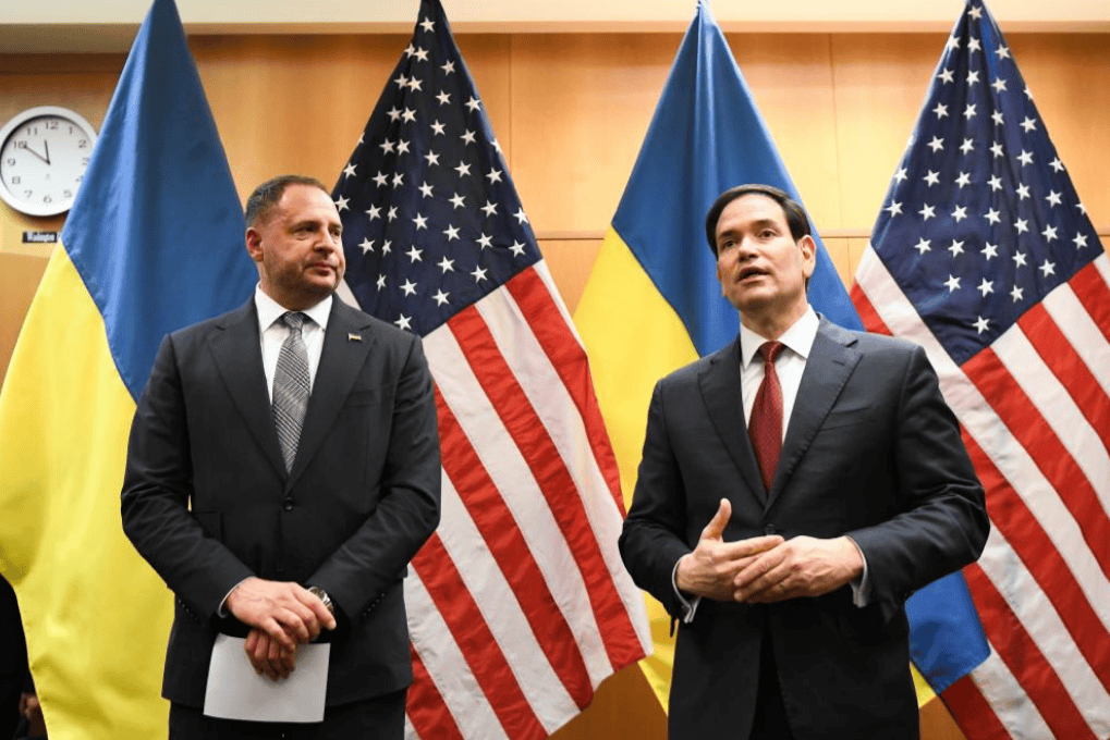 痛失心腹后，既不想和普京谈判，也不想得罪特朗普，泽连斯基冒险行动