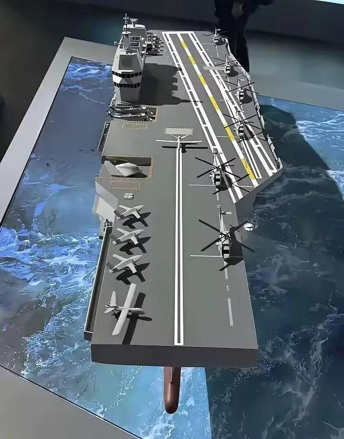 斜角甲板，两条电弹！网上热议的“077型两攻”是真的吗？