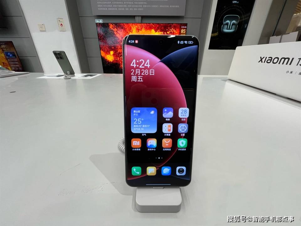 原创             小米17 Ultra再次被揭秘：透明玻纤+卫星数据自动切换，影像也拉满了！