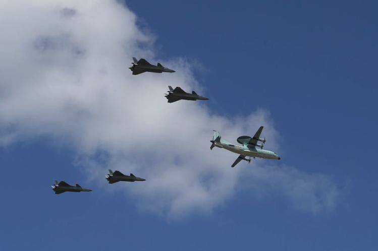 歼-20突破300架,不算什么,真正让美国失眠的还在后面