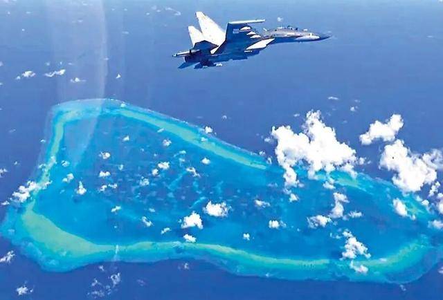 马科斯一觉醒来“天塌了”！12万人喊他下台，解放军增兵黄岩岛