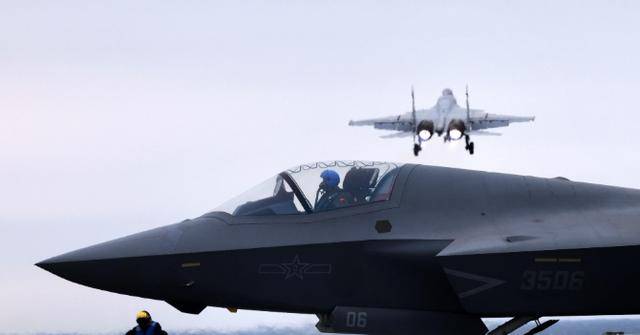 百米内,中外军机缠斗20分钟!八国战机轮番逼近,我飞行员一言震敌