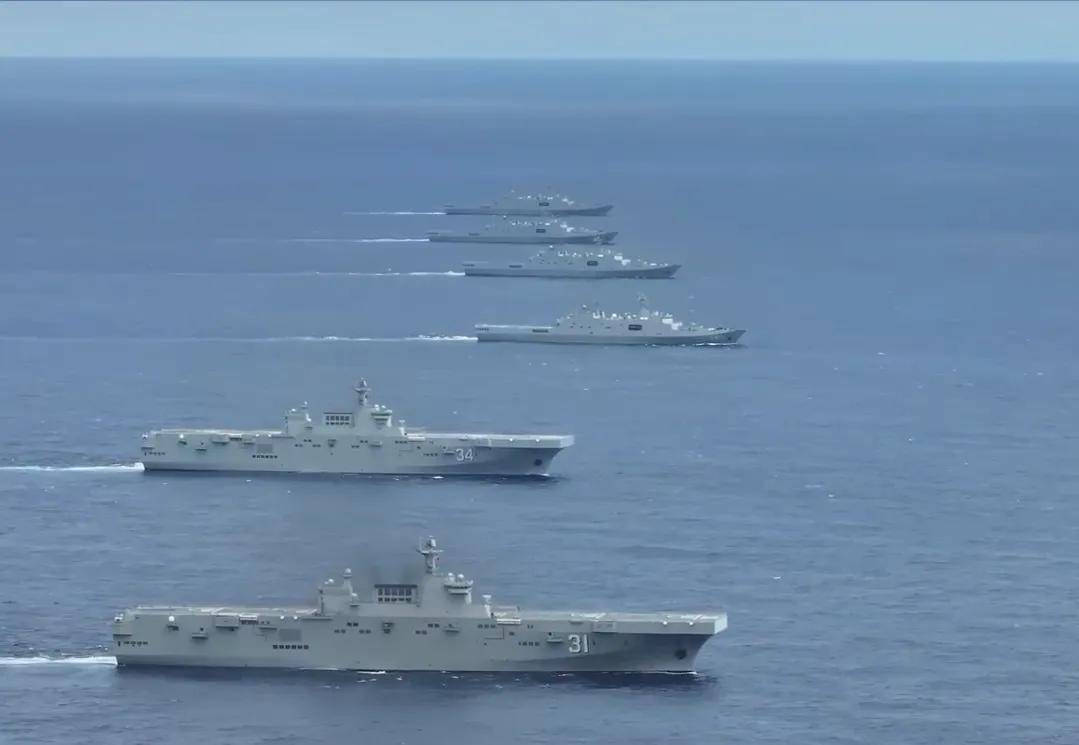 中国海军！南下！中国075“海南”舰率大舰队路过菲律宾海