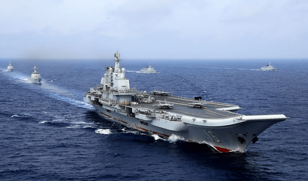 辽宁舰突破日本警戒线，将环日航行？美国航母赶回，日本巨舰也紧急出动！