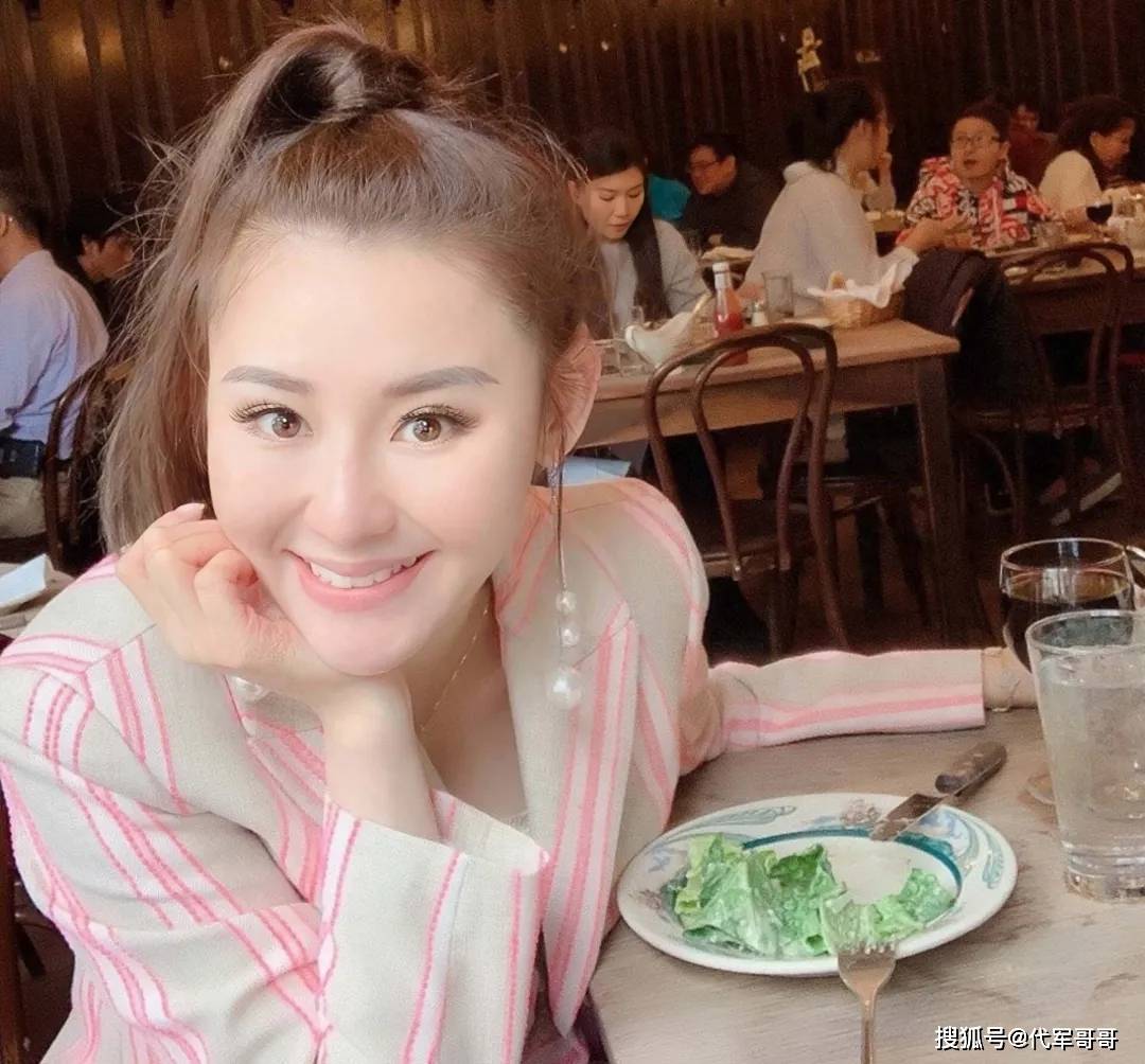 她被称为“翻版张柏芝”,5年前被男友划伤面部,如今改名直播带货还房贷