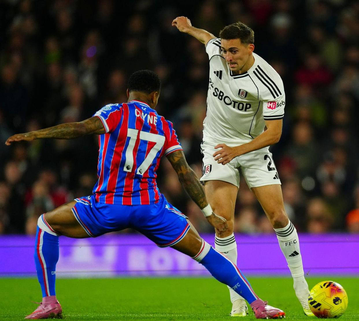 英格兰足球超级联赛英超最新积分榜出炉：水晶宫胜出维拉强势崛起逼近榜首