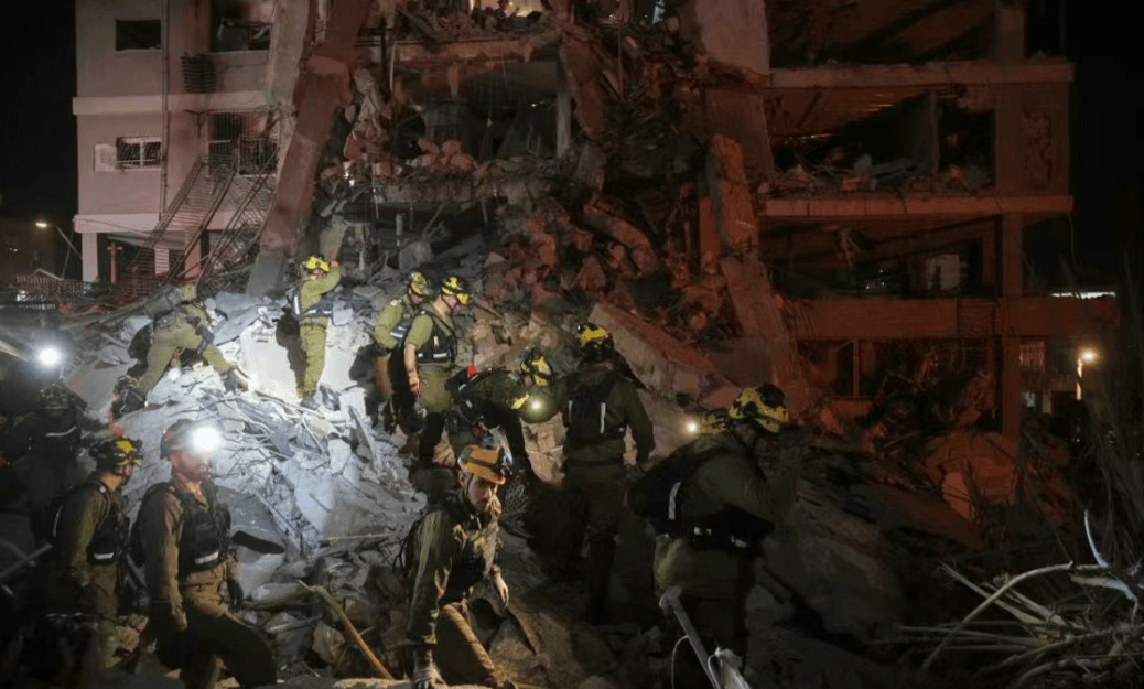 伊朗爆出了大消息，导弹摧毁以色列秘密基地：炸死了36名摩萨德军官！