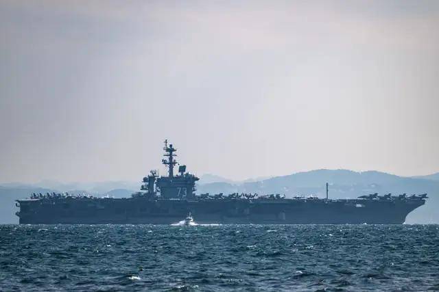 西太海域中美日3国6艘大甲板集结，中国双航母战斗群又要现身了？