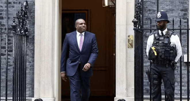 英首相访华计划泡汤？中方直接掀桌子，顺便还给日本盟友提了个醒