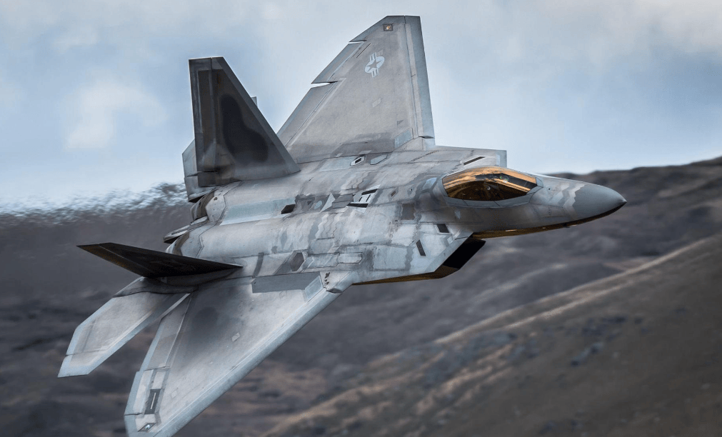 台海兵推美军次次落败,美国认输了:上百五代机被毁,航母挨了600枚导弹