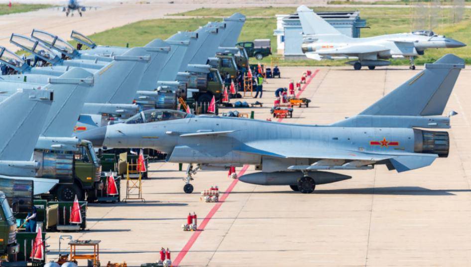 这才是我国空军最急缺的战机,需大量生产装备部队,不是歼20战机