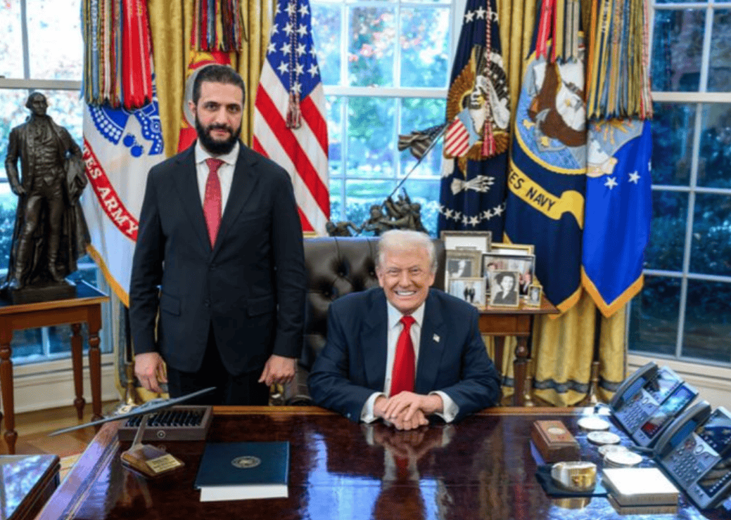 美军三死三伤,特朗普极力支持的政权,给了美国一个惨痛的教训!