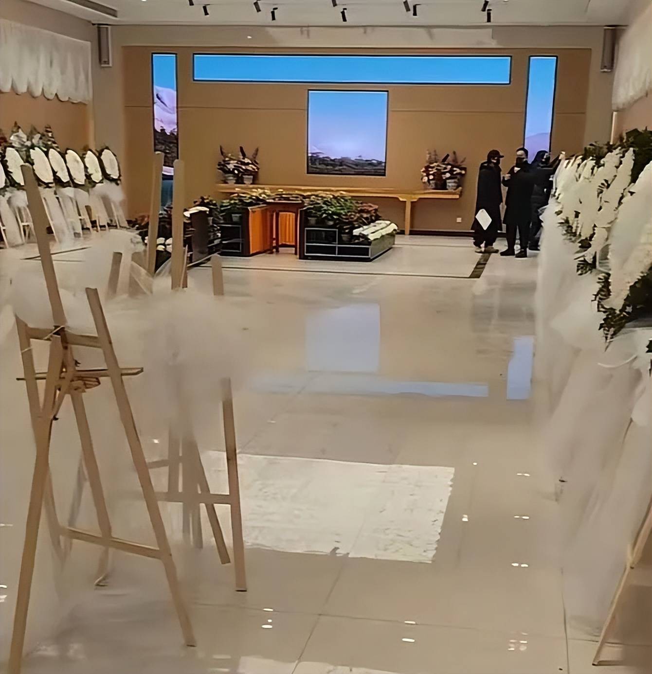 何晴葬礼现场曝光！不到24小时，许亚军一个举动实现口碑暴涨