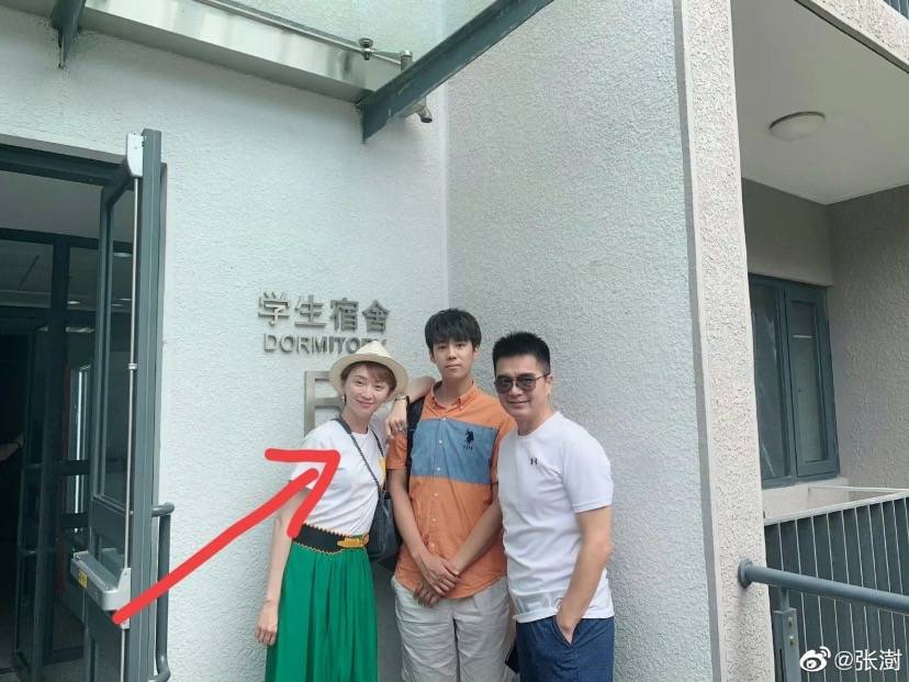 何晴去世后，许亚军第四任老婆张澍首发文，“一箭双雕”手段厉害